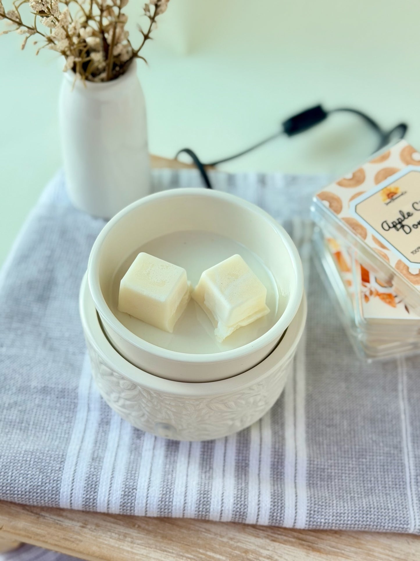 Ceramic Wax Warmer, Electric Wax Warmer, 3 in 1 Candle & Wax Warmer Gift, Candle Gift for her, House warming gift, Wax Melt Warmer